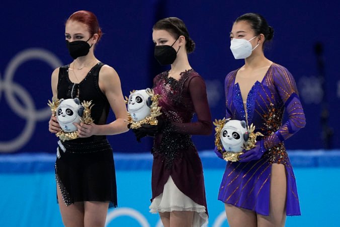 Zlato si z olympiády vo voľnej jazde odniesla mladá Ščerbakovová, Valijevovú z pódia odsunula Japonka Sakamotová