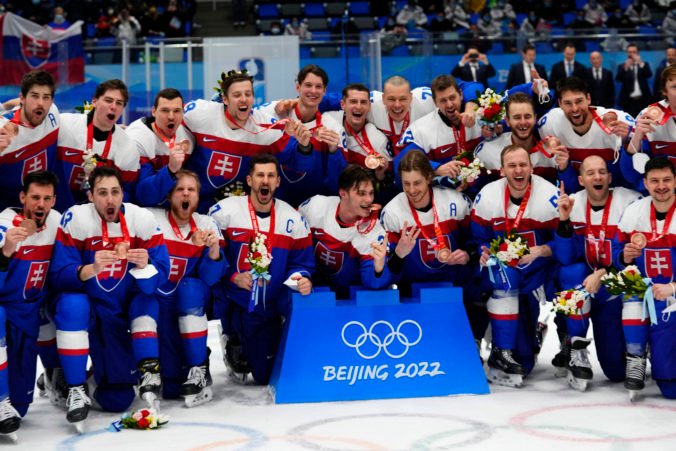 Slovenskí hokejisti po návrate z Pekingu oslávia bronz, s fanúšikmi sa stretnú v uliciach Bratislavy