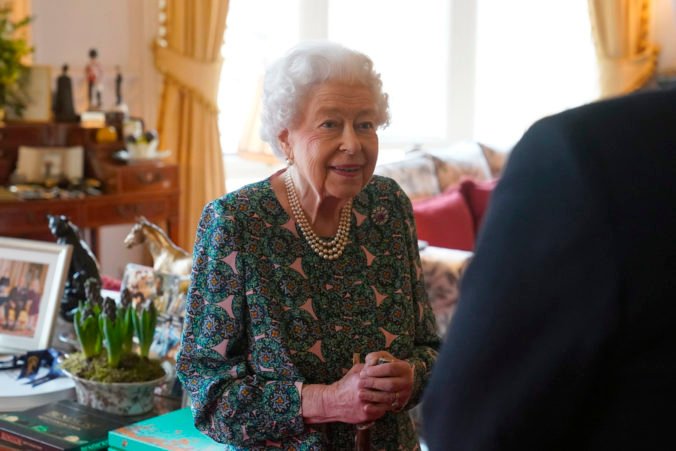 Britská kráľovná zrušila svoje pracovné povinnosti, dôvodom je slabosť pre koronavírus