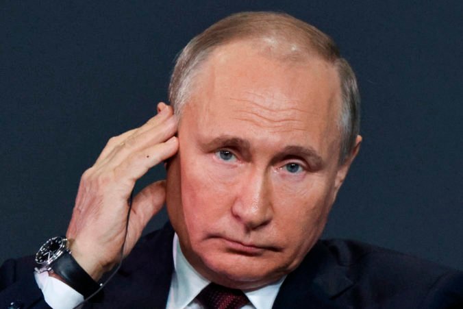 Šimečka by Rusko odstrihol aj od systému SWIFT, európska odpoveď na agresiu Putina musí byť ráznejšia