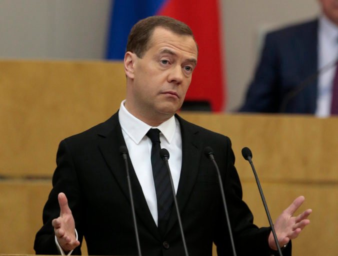 Rusko by mohlo odstúpiť od dohody o jadrových zbraniach, varuje Medvedev