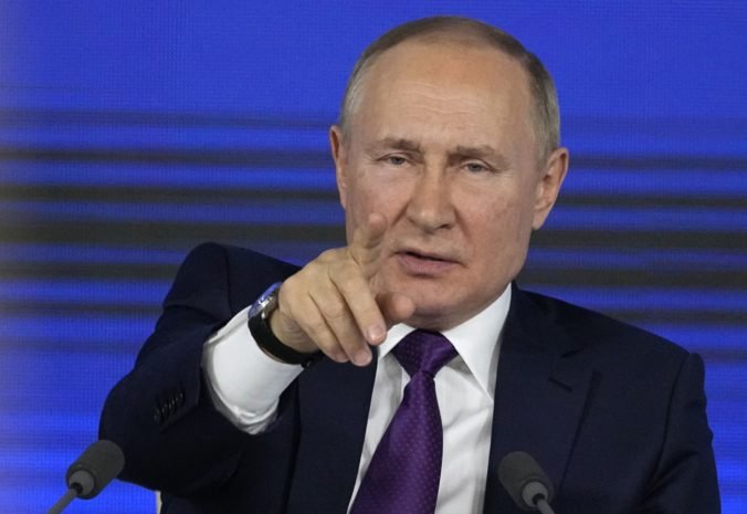 Prezident Putin uviedol jadrové sily do vysokého stupňa bojovej pohotovosti