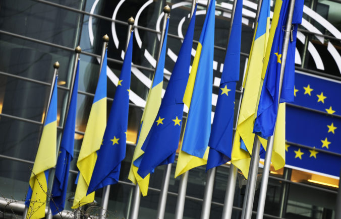 Poslanci Európskeho parlamentu drvivou väčšinou podporili kandidatúru Ukrajiny na vstup do Európskej únie