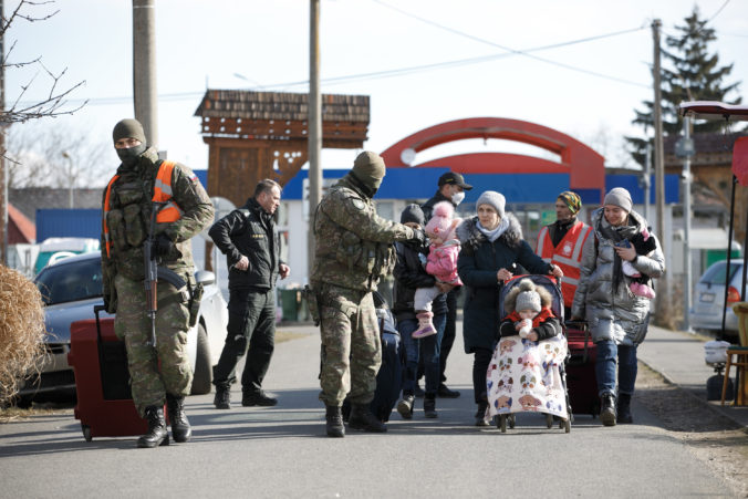 Situáciu utečencov z Ukrajiny môžu zneužiť obchodníci s ľuďmi, upozorňuje ministerstvo vnútra