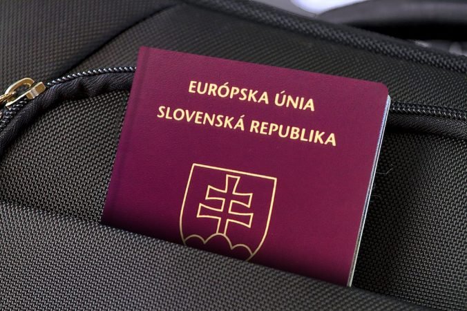 Slováci si začali urýchlene vybavovať pasy, podľa polície však nie je dôvod na paniku