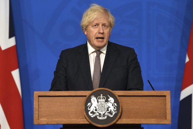 Johnson: Veľká Británia bude pokračovať v uťahovaní slučky okolo Putinovho režimu