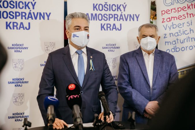 Košický kraj otvoril informačný bod na železničnej stanici v Košiciach, pomôže vojnovým utečencom (video)