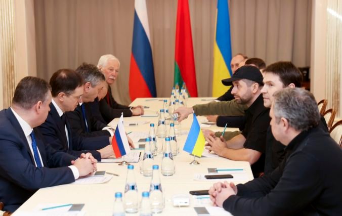 Mierové rokovania budú pokračovať, hlavným vyjednávačom Ruska zostáva Medinskij
