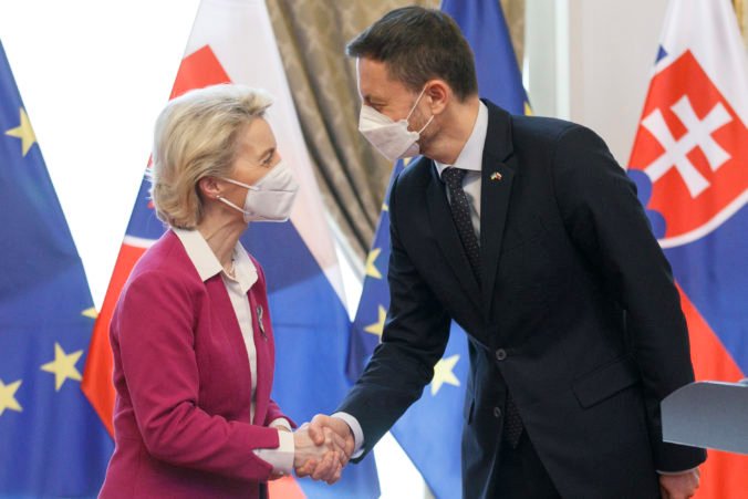 Heger diskutoval s predsedníčkou Európskej komisie o financovaní utečeneckej krízy, Leyenová poďakovala Slovensku (foto)