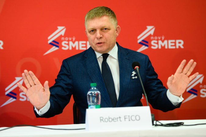 Robert Fico vyzval prezidentku a premiéra, aby prestali robiť hovorcov veľvyslanectvu USA