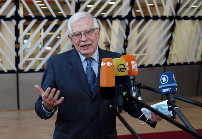 Borrell označil Sputnik či RT za súčasť Putinovej propagandistickej mašinérie, ich zablokovanie neohrozí prístup k informáciám