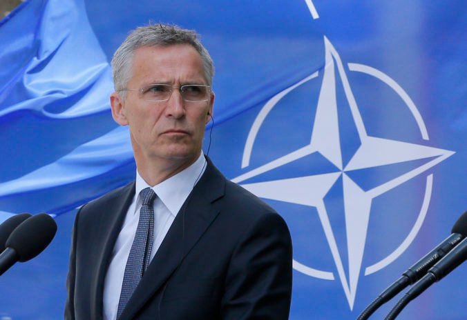 Stoltenberg varoval Rusko pred útokmi na dodávky zbraní pre Ukrajinu, NATO by mohlo aktivovať článok 5