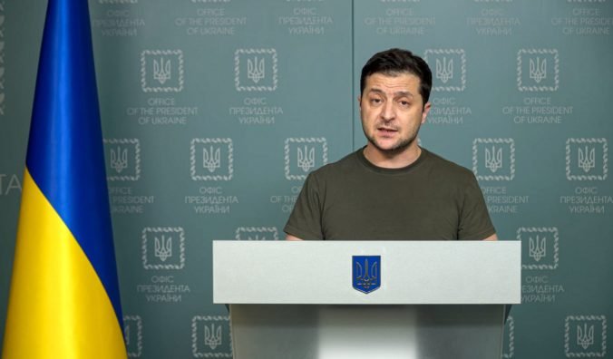 Zelenskyj označil ruské bombardovanie pôrodnice v Mariupole za zverstvo a obul sa aj do USA a NATO