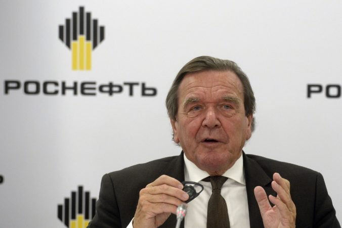 Bývalý nemecký kancelár Gerhard Schröder by sa mal stretnúť s prezidentom Vladimirom Putinom