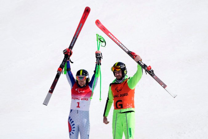 Haraus na paralympiáde získal bronz v obrovskom slalome, Slováci majú v curlingu na vozíku na dosah semifinále