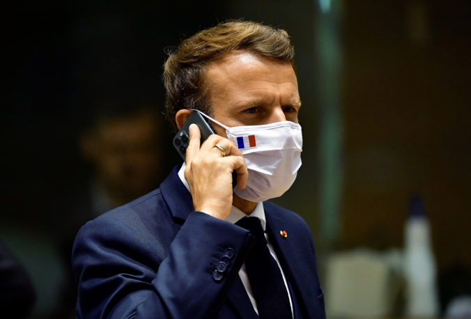Macron a Scholz telefonovali s Putinom, vyzvali na prímerie na Ukrajine