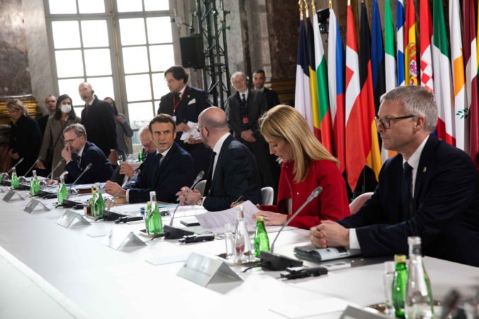 Lídri EÚ sú v podpore Ukrajiny zjednotení, avšak urýchlenie jej členstva v bloku vylúčili
