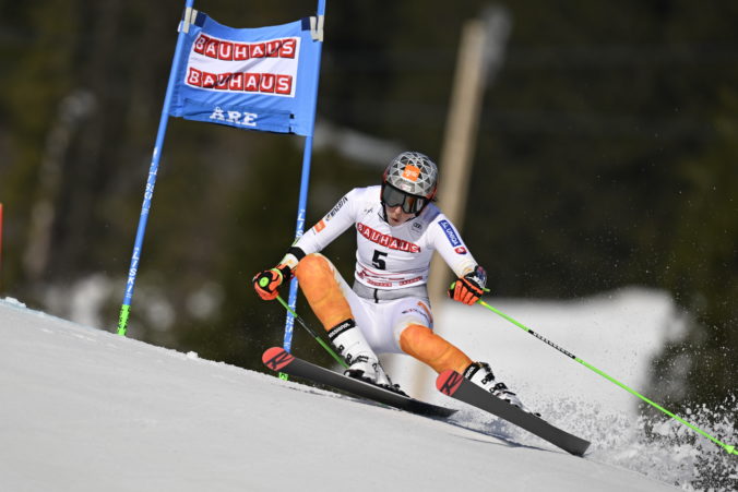 Skvelá Vlhová napriek chybe vyhrala prvé kolo obrovského slalomu v Aare, Shiffrinová je šiesta