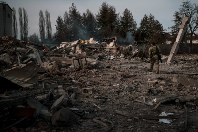 Irpiň, Buča a Hostomeľ zažili jedny z najhorších bojov. Ruská raketa zasiahla aj bytový dom v Kyjeve (video+foto)