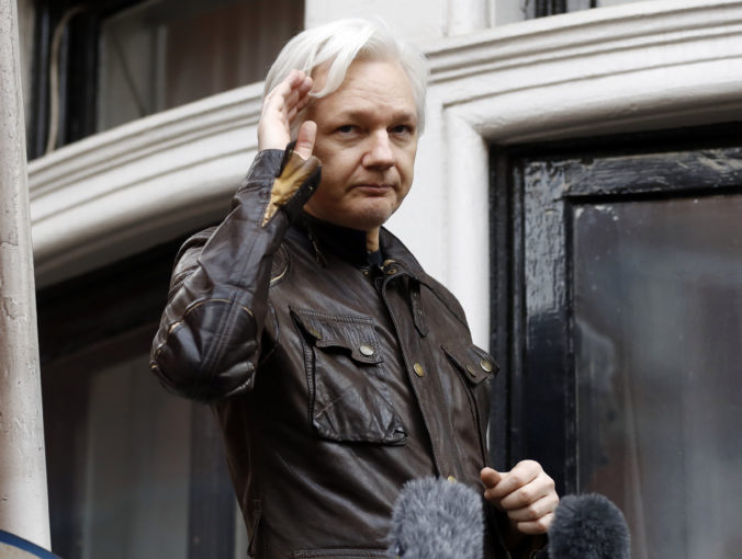 Julian Assange nepochodil na britskom najvyššom súde so svojím odvolaním proti jeho vydaniu do USA
