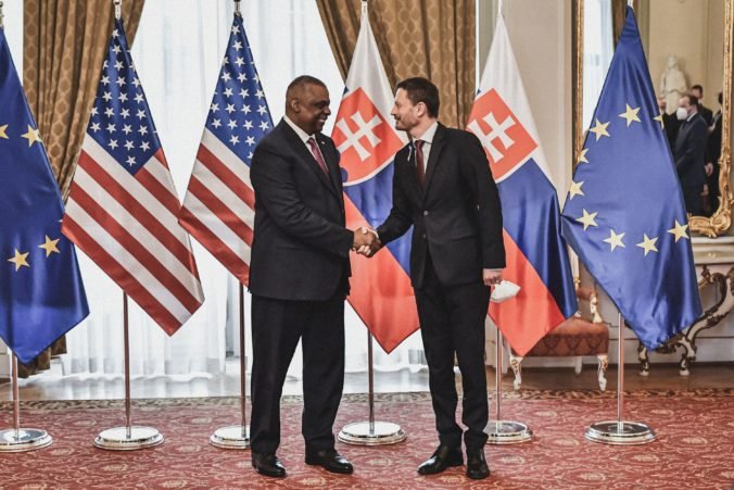 Slovensko má v Spojených štátoch amerických silného spojenca, ubezpečil Heger ministra Lloyda