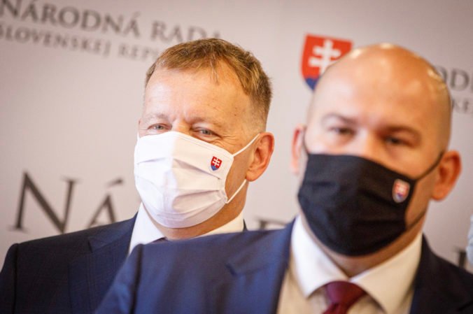 Hnutie Sme rodina odmietlo komentovať výzvy SaS na rozpustenie ĽSNS či Republiky pre väzby na ruských špiónov