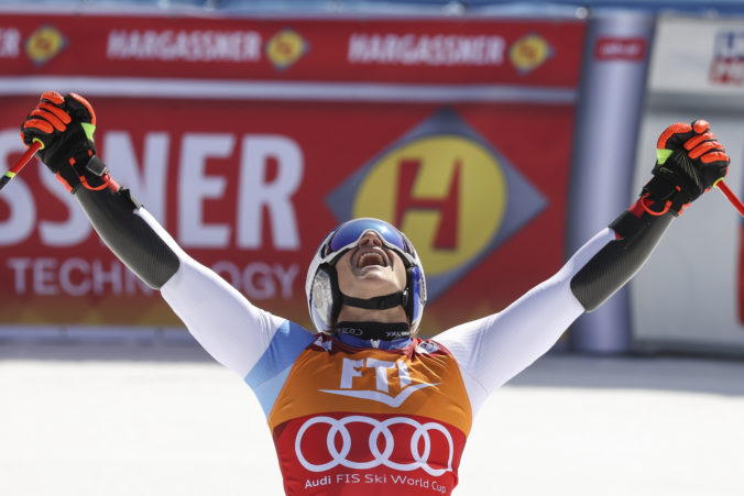 Marco Odermatt vyhral aj posledný obrovský slalom sezóny, Švajčiari majú veľký glóbus po 12 rokoch