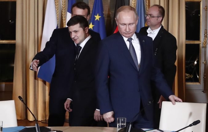 Putin a Zelenskyj sa ešte stretnúť nemôžu. Je potrebné najprv urobiť domácu úlohu, zaznelo z Kremľa