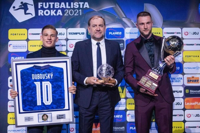 Škriniar dovŕšil víťazný hetrik v ankete Futbalista roka 2021, cenu si odniesol aj tréner Weiss a ďalší (foto)