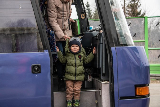 Mesiac konfliktu vyhnal z domova viac ako 4,3 milióna ukrajinských detí