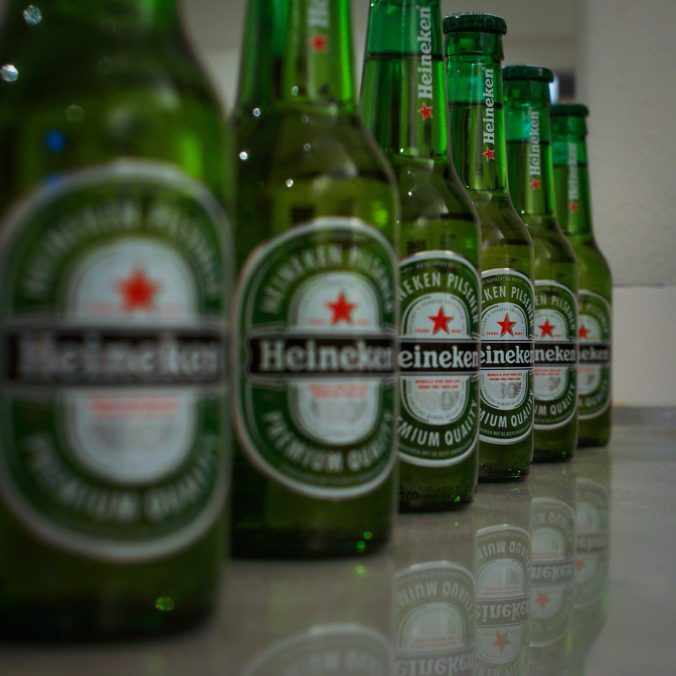 Heineken pre neutíchajúce boje na Ukrajine odchádza z Ruska, spoločnosť ukončila výrobu a predaj svojho piva na trhu
