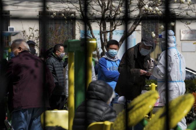 Šanghaj zaviedol najrozsiahlejší lockdown za dva roky, snaží sa dostať pod kontrolu šírenie koronavírusu