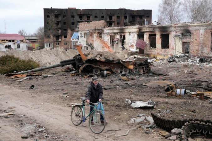 Rusi v ukrajinských mestách terorizujú miestnych aj rabovaním a únosmi