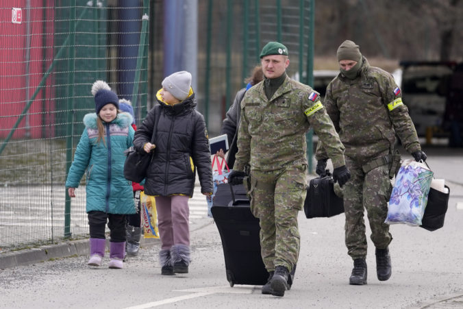 Štát od začiatku riadil utečeneckú krízu na Slovensku, tvrdí ministerstvo vnútra