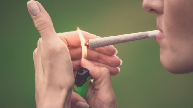 Užívate marihuanu? Súd uloží po novom páchateľom miernejšie tresty