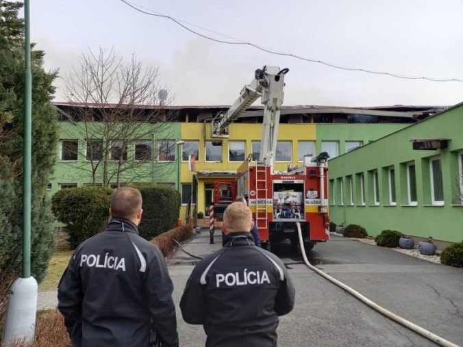 V Spišskej Novej Vsi horel domov dôchodcov, evakuovať museli zamestnancov aj 190 klientov (foto)