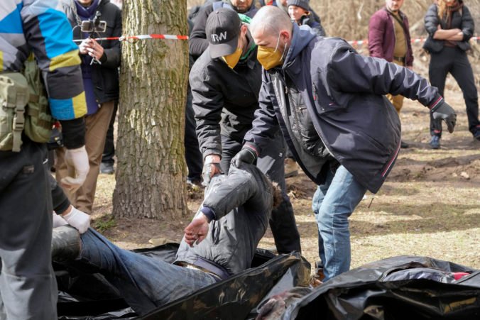 V Buči nachádzajú ďalších mŕtvych ľudí, dosiaľ sa podľa ukrajinskej generálnej prokurátorky našlo 185 tiel