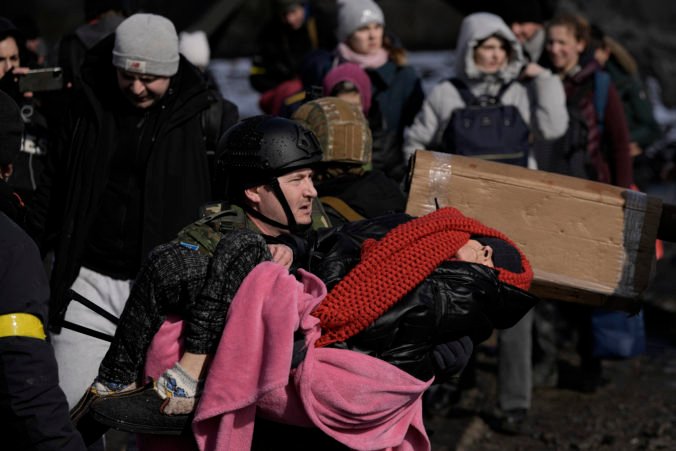 Na Ukrajine sa podarilo otvoriť deväť humanitárnych koridorov, civilisti sa snažia opustiť východ krajiny
