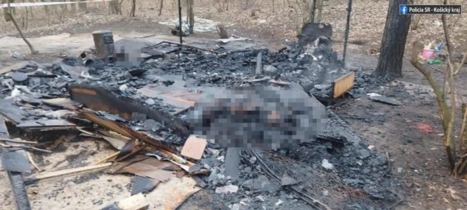 V Košiciach zhorela chatka, pri požiari prišli o život muž a žena