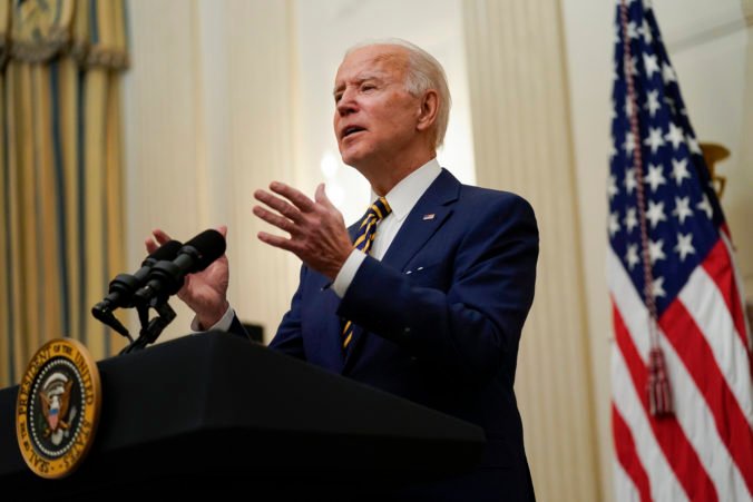 Zelenskyj chce viac ťažkých zbraní a Biden v súvislosti s vojnou po prvý raz použil slovo genocída