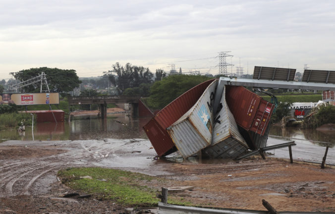 Záplavy v Durbane zabili viac ako 340 ľudí, škody odhadujú na 52 miliónov dolárov (video)