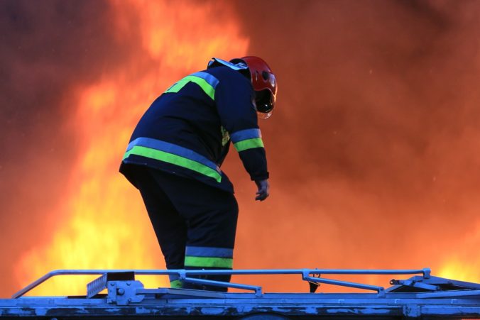 Areál bývalého družstva v Réci zachvátil požiar, spôsobil miliónovú škodu