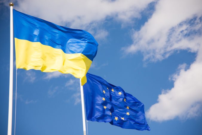EÚ s pomocou pre Ukrajinu nekončí, ďalších 50 miliónov eur pôjde ukrajinským civilistom