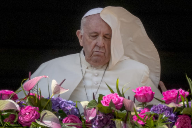 Pápež František po veľkonočnej omši vyzval na mier v nezmyselnej vojne na Ukrajine