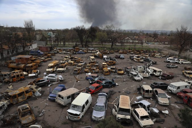 Rusi očakávajú „trojtonové prekvapenie z neba“, oceliareň Azovstal chcú zrovnať so zemou