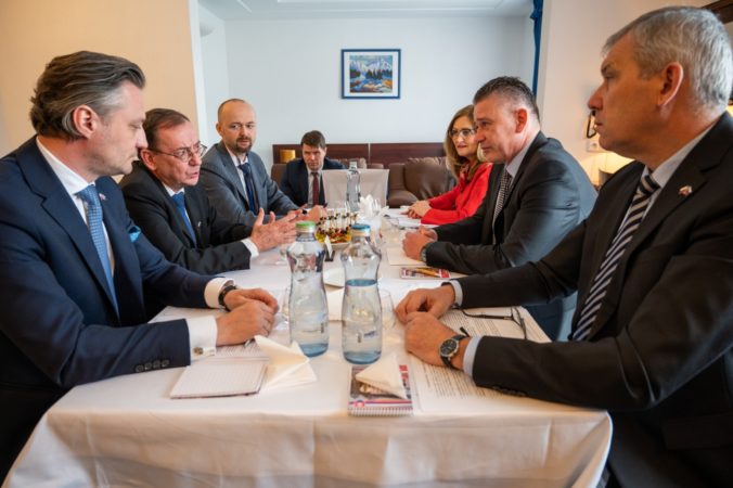 Mikulec diskutoval s poľským ministrom vnútra o utečencoch aj hybridných hrozbách, výmena informácií je nevyhnutná