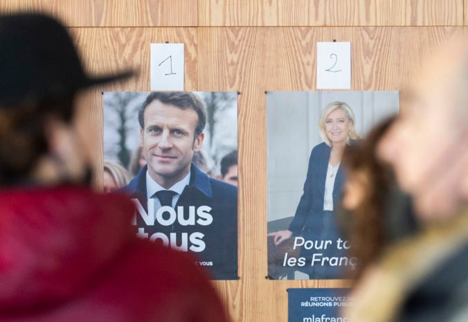Francúzi si v nedeľu zvolia nového šéfa Elyzejského paláca, do druhého kola postúpil Macron a Le Penová
