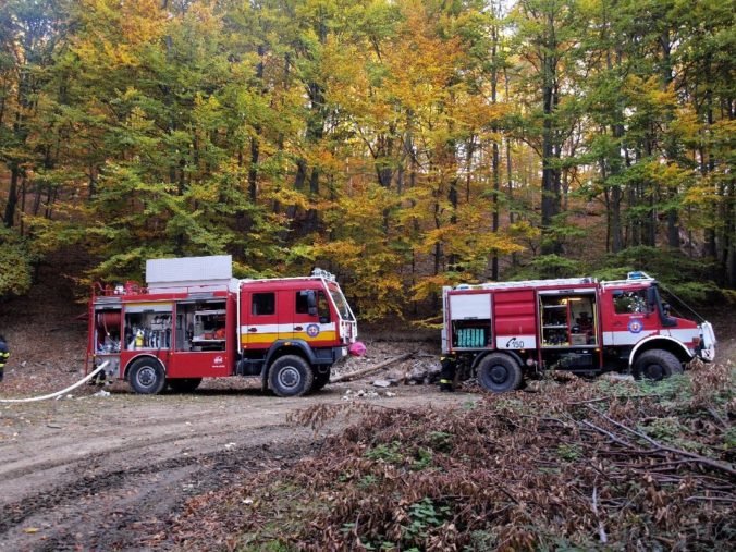 Neďaleko obce Treboltovo sa zrazili vetrone, obaja piloti zahynuli