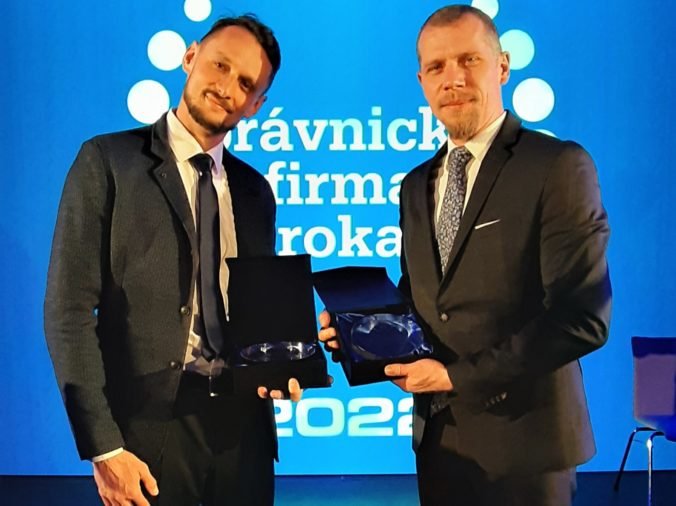 Právnická firma roka: Advokáti RUŽIČKA AND PARTNERS získali už 10. víťazstvo v kategórii Verejné obstarávanie