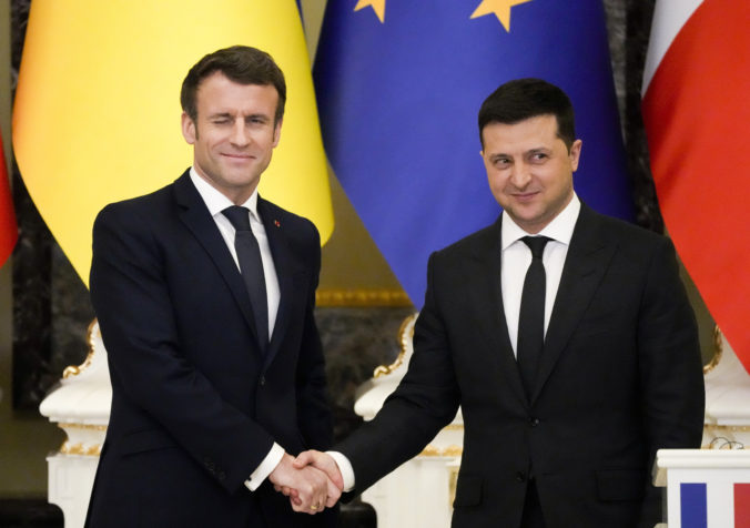 Ukrajina má naďalej od Macrona sľúbenú silnú podporu
